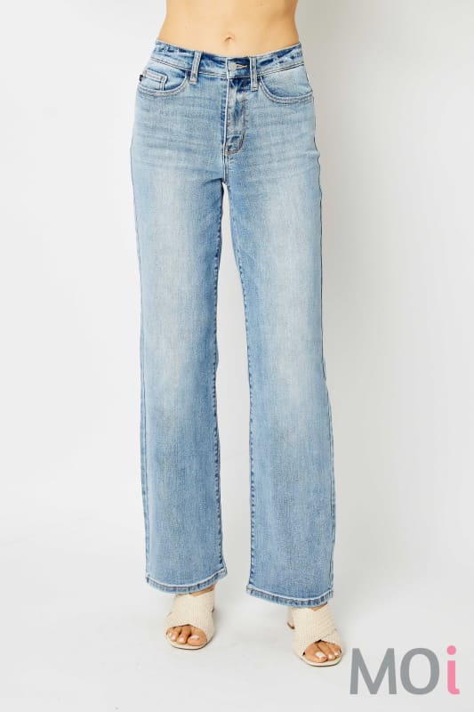 Judy Blue High Waisted Lt. Wash Straight Leg Jeans