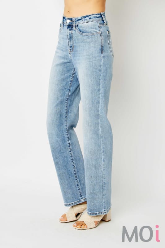 Judy Blue High Waisted Lt. Wash Straight Leg Jeans